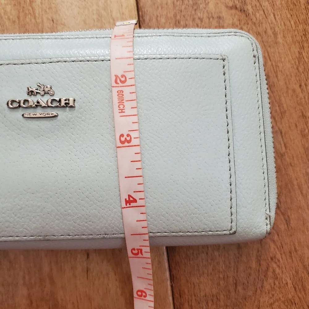 Rare Coach Green Mint corner zipper  travel wallet WOMEN'S - Picture 2 of 11